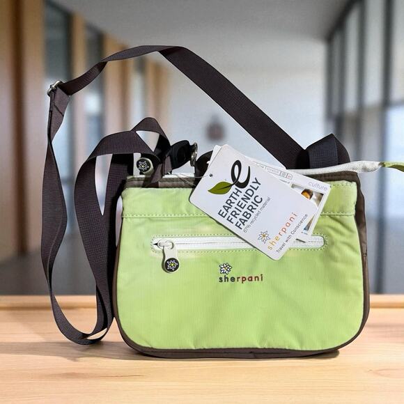 NEW Sherpani ZOOM Crossbody Green Bag Keyring, 6 Zipper Pockets Inside/Out - Picture 1 of 9